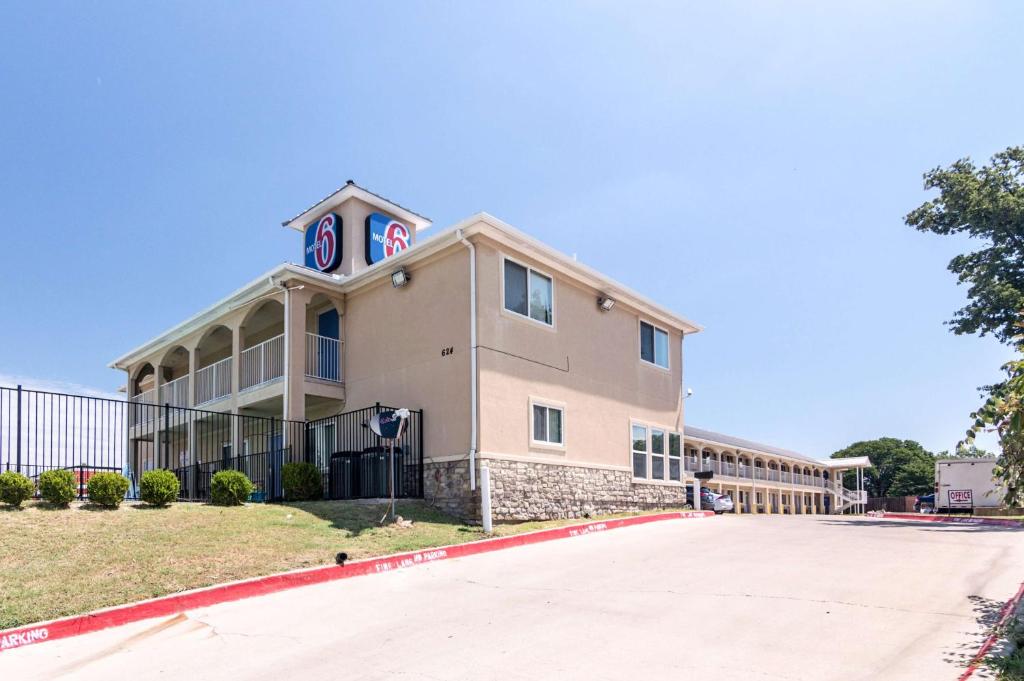 Motel 6-Azle TX Main image 1